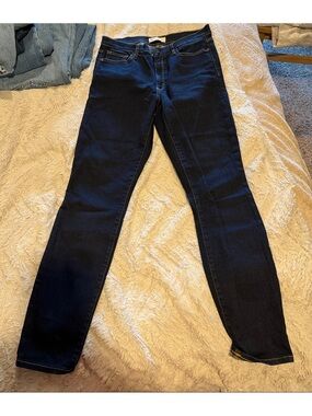 Gap Women’s Skinny Jeans in Dark Blue Denim - Slim Fit